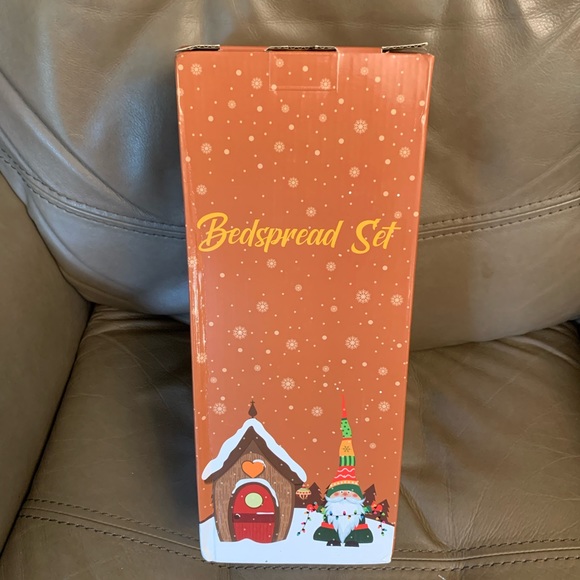 New!! CHRISTMAS Twin Size Bedspread Set Santa Claus 3 PC Lightweight Red - Picture 2 of 7